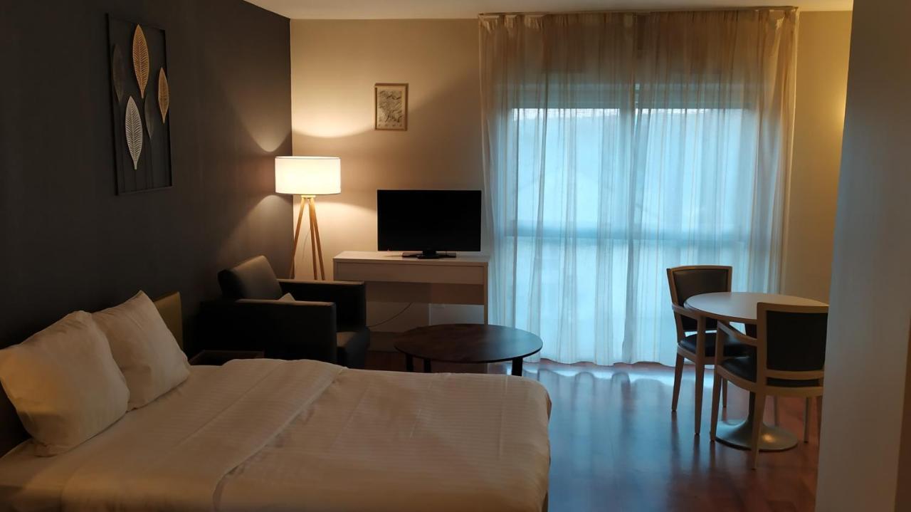 Residence Carouge Appart Hotel Бретіньї-сюр-Орж Екстер'єр фото